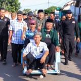 Cabup Banyuwangi Gus Makki Diarak Becak Keliling Kampung