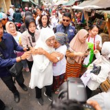 Banjir Doa dan Dukungan di Pasar PPI Krembangan, Khofifah Optimis Menang Tebal di Surabaya