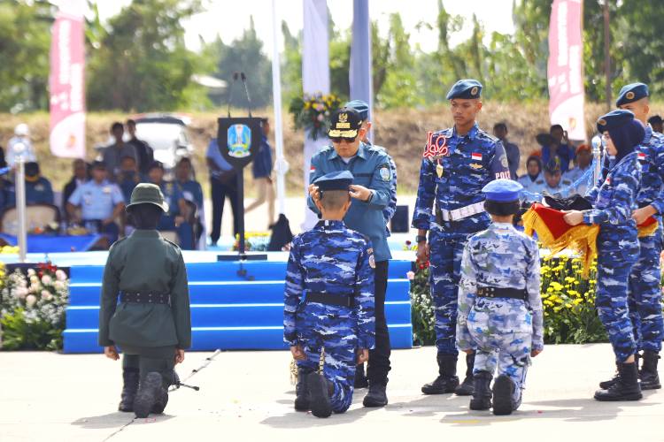 Pj Gubernur Pimpin Prosesi Pembaretan 1.150 Siswa SMAN Taruna Jatim