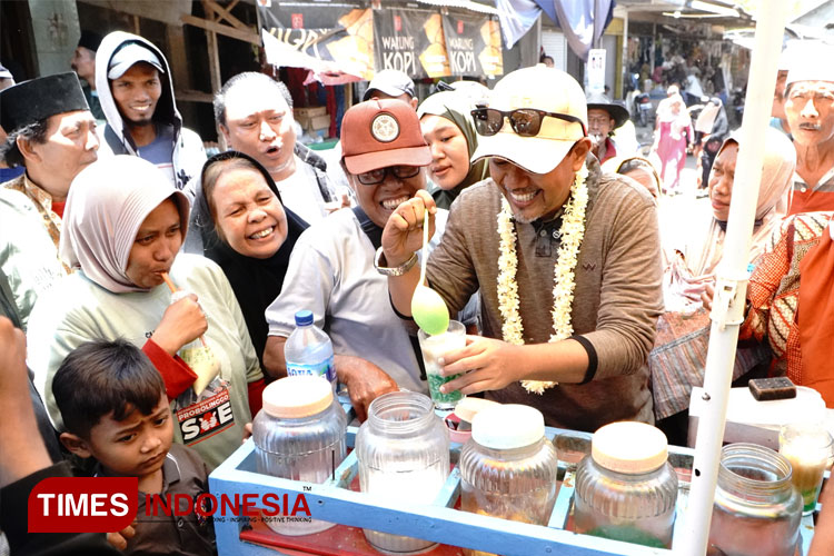 Sapa Pedagang dan UMKM di Banyuanyar, Gus Haris Gaungkan SAE Perempuan Berdaya Saing