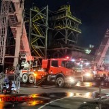 Mobil Bronto Skylift Petrokimia Berhasil Jinakkan Kebakaran di Smelter Gresik