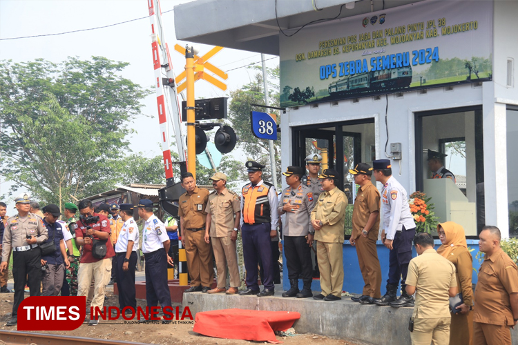 Palang Pintu Otomatis Jalur KA di Damarsi Mojokerto Diresmikan