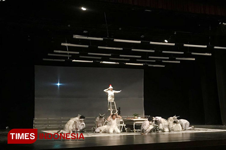 Pentas-Teater-Eska-Enigma-2.jpg