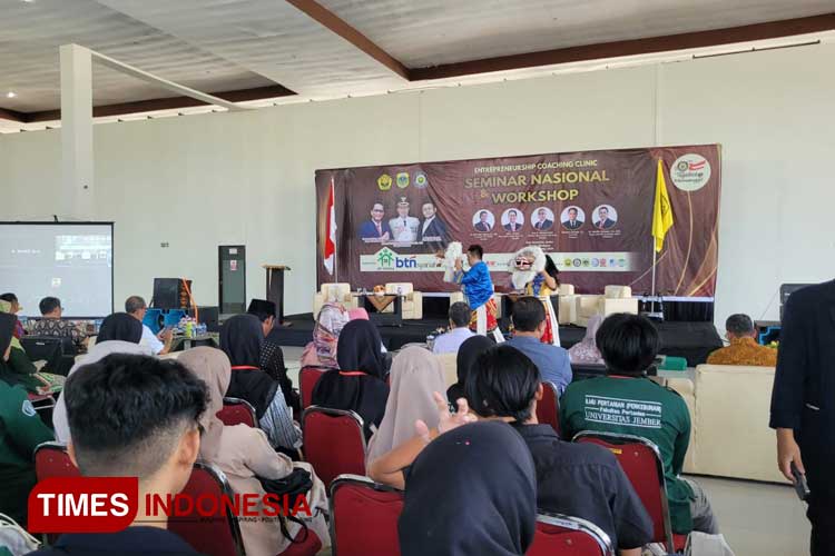 Alumni UNEJ Bersama Antara Gelar Seminar dan Pelatihan Digitalisasi Bagi Pelaku UMKM di Bondowoso