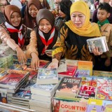 Hari Perpustakaan Sekolah, Khofifah Dorong Inovasi Digital untuk Tingkatkan Literasi