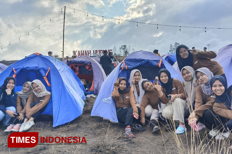 Asiknya Camping di Kawah Wurung Sambil Melihat Gunung Ijen dan Belajar Ijen Geopark