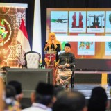 Debat Pilgub Jatim Perdana, Khofifah-Emil Sampaikan Capaian Kinerja dan Prestasi Selama Pimpim Jatim