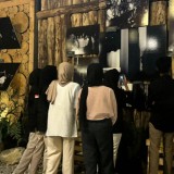 The Unstage by Bayumaha, Pameran Foto Hitam Putih di Balik Gemerlap Indonesia Fashion Week