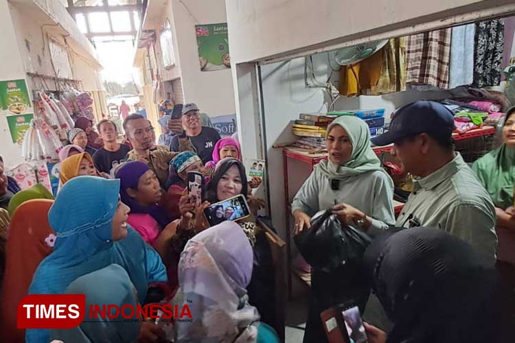 Blusukan ke Pasar Kiringan, Pedagang Keluhkan Ini kepada Cabup Lamongan Ghofur