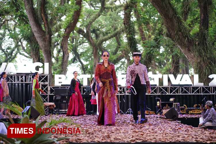 Keselarasan Hutan Djawatan dan Batik Motif 'Jenon' Tersaji Apik di Banyuwangi Batik Festival