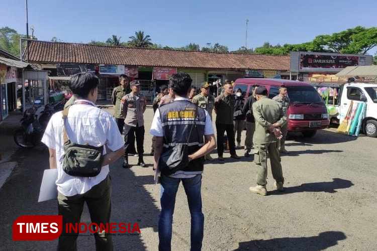 Satpol PP Pacitan Gencarkan Razia Rokok Ilegal di Pasar Tradisional Perbatasan