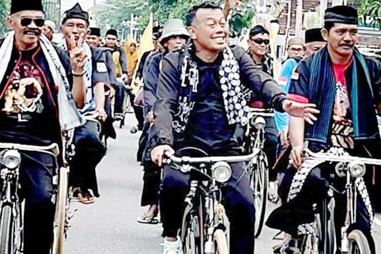 Ribuan Pecinta Sepeda Tua di Ponorogo Dukung Paslon RILIS pada Pilkada 2024