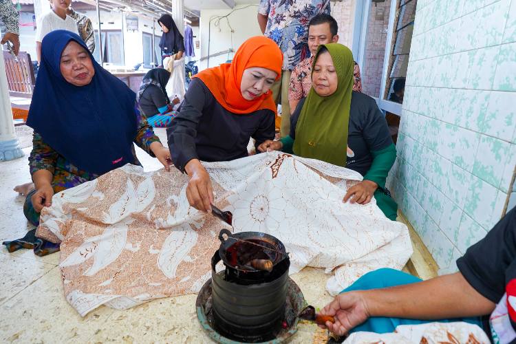 Khofifah Sambangi Kampung Batik Tulis Tanjung Bumi Bangkalan