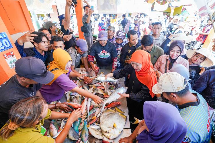 Khofifah Siap Wadahi Aspirasi Perluasan TPI Hingga Pembangunan Breakwater Banyuwangi