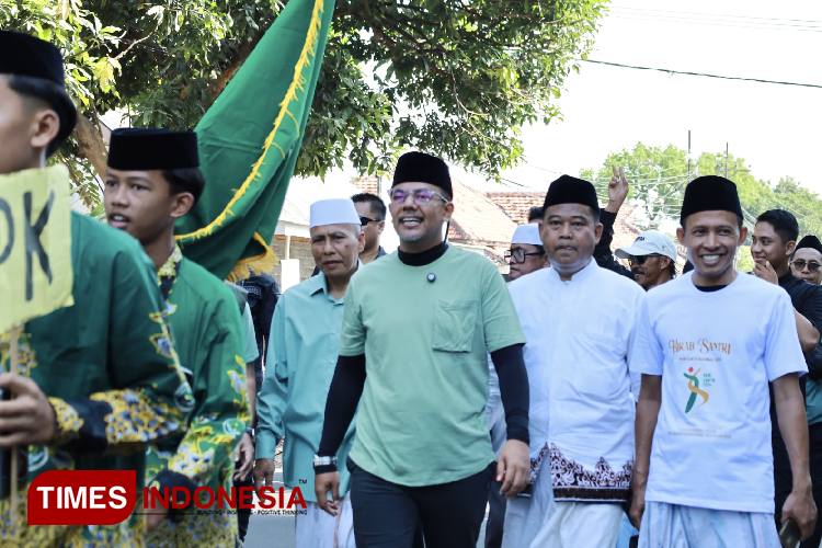 Kirab Hari Santri PP Miftahul Ulum, Gus Haris Serukan Santri Pilar Masa Depan