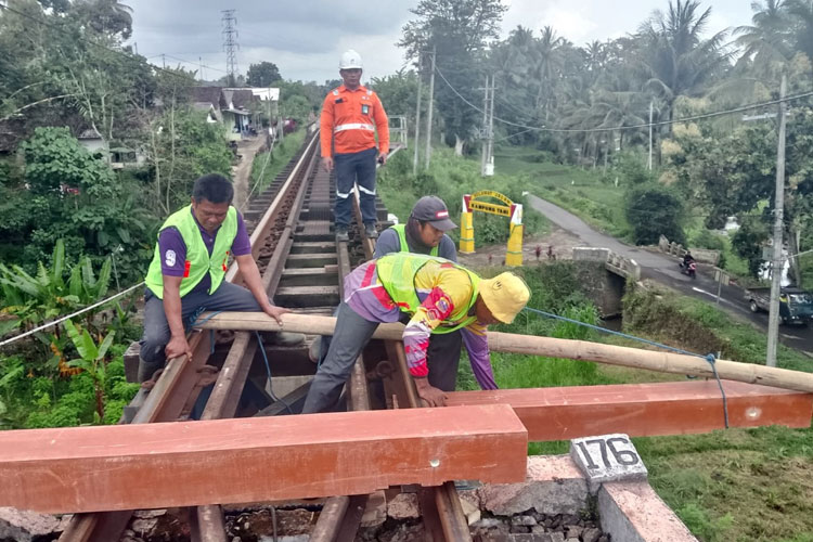 Begini Cara KAI Daop 9 Dukung Kelestarian Alam