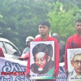 Kirab Hari Santri Nasional 2024 di Jombang, Peserta Tetap Semangat Meski Diguyur Hujan