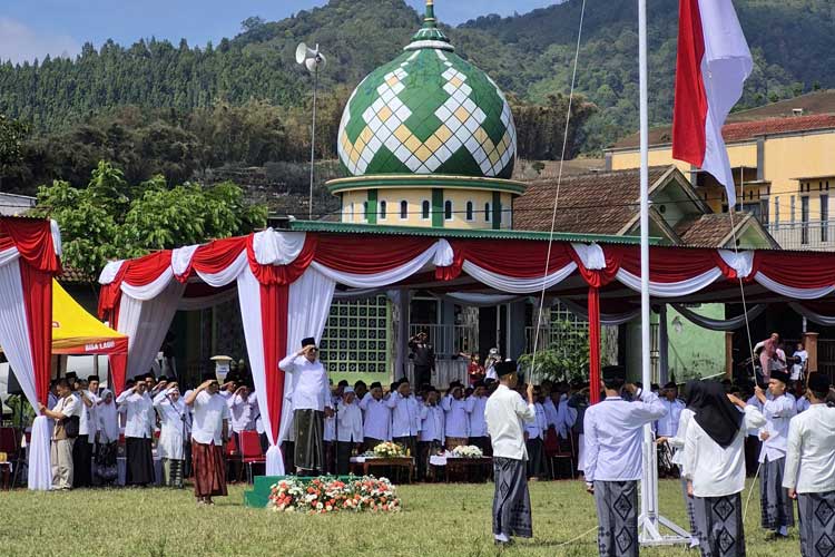 Pimpin Apel HSN 2024, Plt Bupati Malang Tekankan Keteladanan Perjuangan Jihad Santri