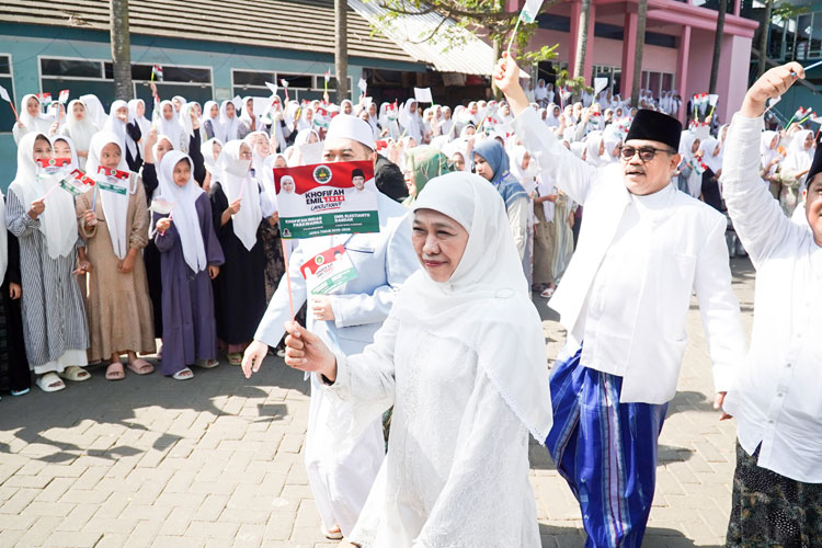 Hari Santri 2024, Khofifah Berharap Santri menjadi Penjaga Moral di Tengah Transfornasi Digital