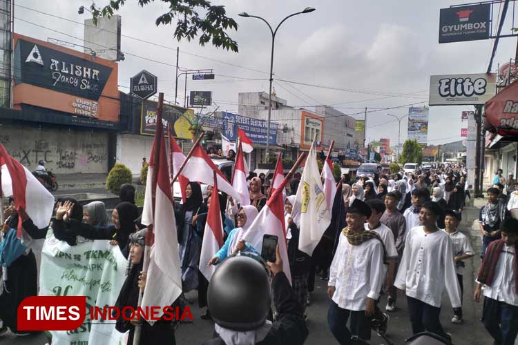 Ribuan Santri Padati Kota Tasikmalaya dalam Kirab Hari Santri Nasional 2024