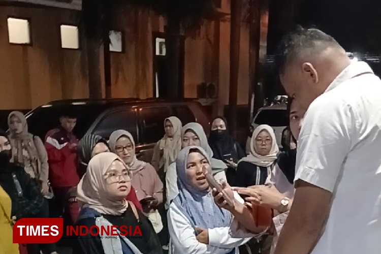 Para korban arisan bodong kini telah menunjuk penasehat hukum demi menuntut ganti rugi kepada tersangka. (Foto: Susi/TIMES Indonesia)