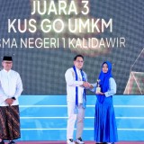 Pj Gubernur Adhy Serahkan Penghargaan Milenial Entrepreneur Awards 2024