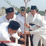 Momen Hari Santri Nasional 2024, Santri Ponpes Ihyaul Ulum Gresik Tanam Pohon