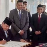 Sjafrie Sjamsoeddin Terima Memorandum Jabatan dari Prabowo