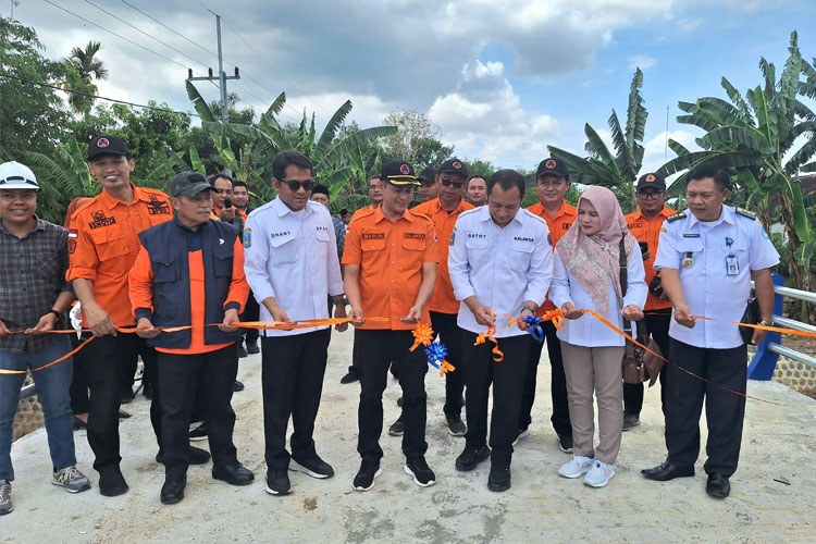 Kalaksa BPBD Jatim Resmikan Rekonstruksi Jembatan Terdampak Bencana di Kabupaten Ponorogo 