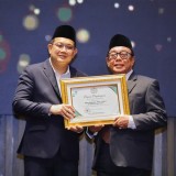 Terima Penghargaan BAZNAS Jatim Award 2024, Pj Gubernur Adhy Ajak Tingkatkan Pengelolaan Zakat 