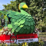 Puncak Kirab Maskot Pilkada Serentak 2024 Jatim Meriahkan Jalanan Kota Surabaya