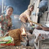 Menikmati Kue Cucur Bercita Rasa Kopi Bondowoso