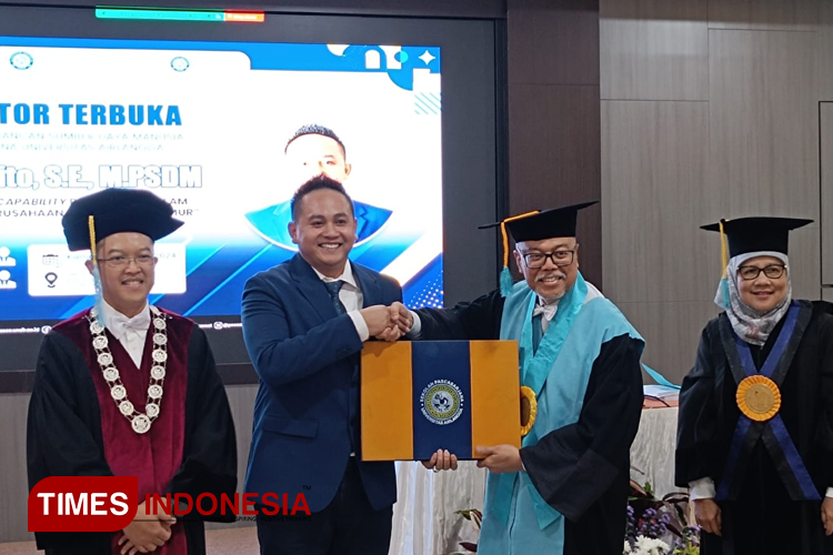 Hendro Puspito Raih Gelar Doktoral PSDM Unair Surabaya dengan Predikat Cumlaude