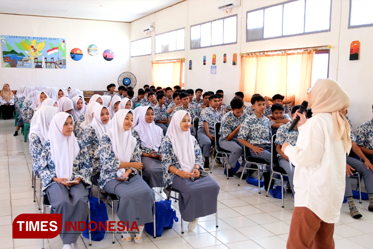 OTO Group saat memberikan edukasi keuangan kepada lebih dari 200 siswa-siswi kelas XI di SMAN 3 Pandeglang. (Foto: OTO Group) 