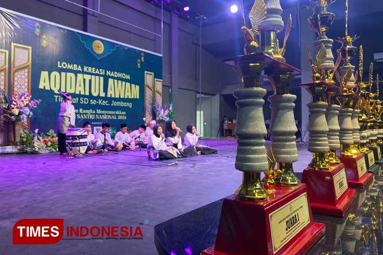 Kreatif, Siswa SD di Jombang Manfaatkan Peralatan Dapur saat Lomba Nadhom Aqidatul Awam