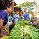 Blusukan ke Pasar Blimbing Malang, Khofifah Didoakan Menang Pilgub Jatim 