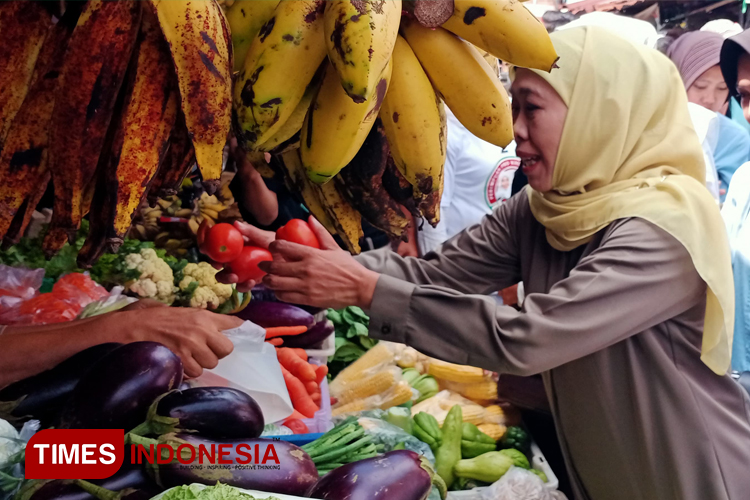 Kunjungi Pasar Blimbing Malang, Cagub Khofifah Gencarkan Literasi Digital