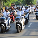 Pj Gubernur Jatim Konvoi Motor Listrik Bareng PLN, Wujudkan Jatim Ramah Lingkungan 