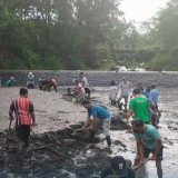 Dukung Kesiapan Musim Tanam, Dinas Pengairan Banyuwangi Gencarkan Pengerukan Sedimen Sungai