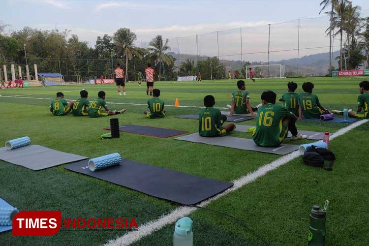 Lapangan sepak bola berstandar internasional milik Sekolah Sepak Bola (SSB) Diklat Merden Banjarnegara, Jawa Tengah. (FOTO: Muchlas Hamidi/TIMES Indonesia)
