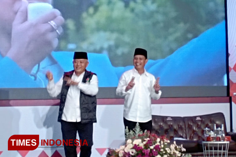 Lepas Ketegangan, Sanusi dan Gunawan Gimmick dengan Joget Bersama