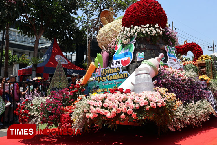 Batu Art Flower Carnival Bikin Wisatawan Terbengong