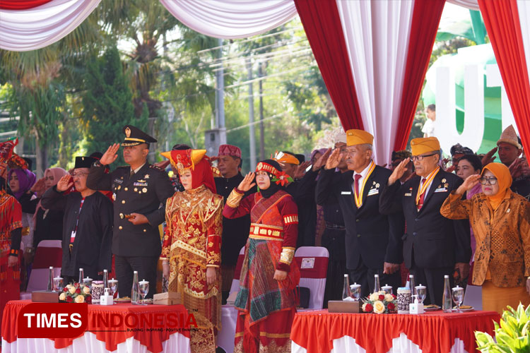 Berpakaian Adat Nusantara Pemkot Batu Gelar Upacara Sumpah Pemuda