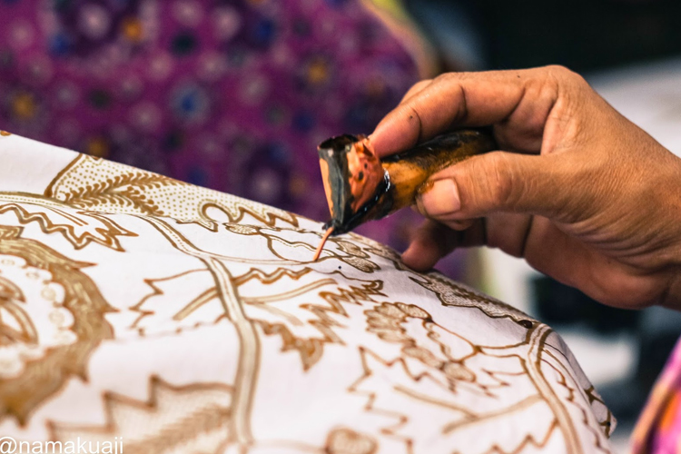 Take a Look at the Batik Tulis Process and See How Good You Are