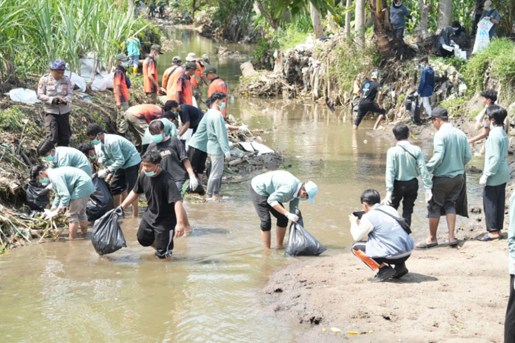 Aksi Nyata UIN Malang, Sulap Sungai Sukun Kepanjen Jadi Bersih dan Asri