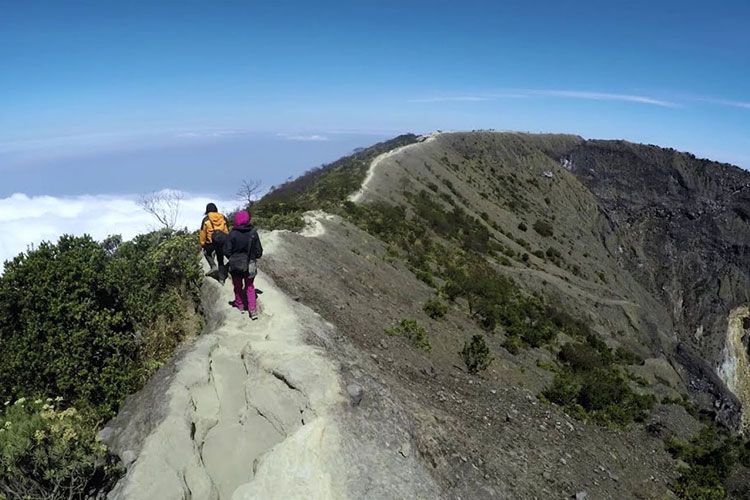 Pendakian Gunung Ciremai Jalur Majalengka dan Kuningan Ditutup Sementara