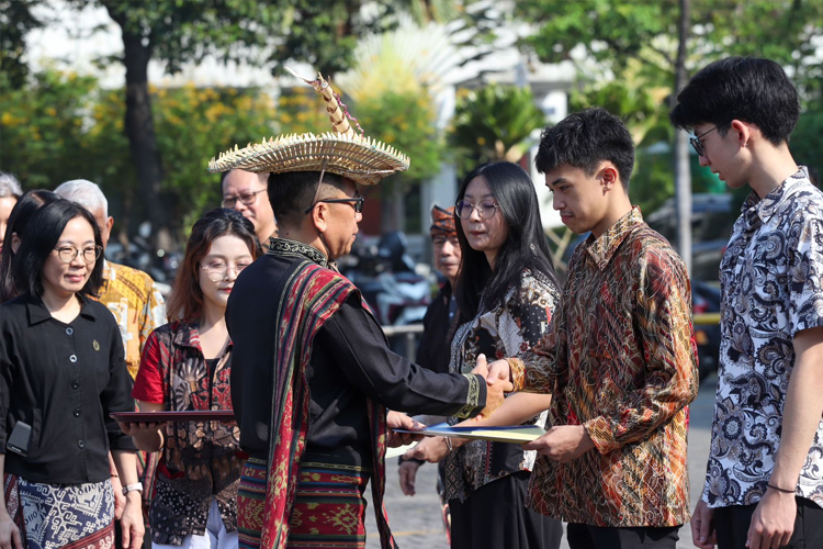 Rayakan Hari Sumpah Pemuda, Ubaya Bagikan Beasiswa ke Lebih dari 2000 Mahasiswa