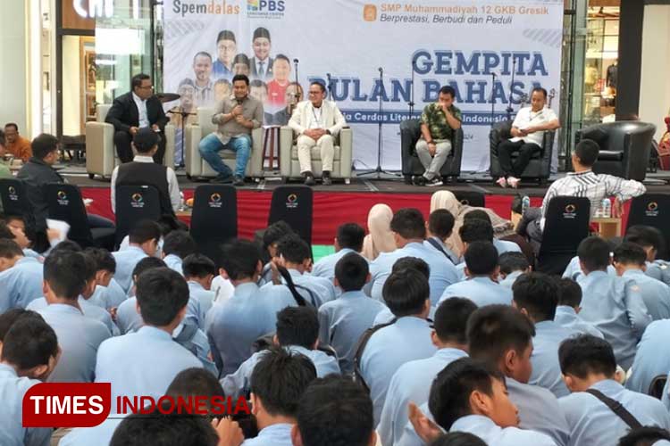 Momen Sumpah Pemuda, Tokoh Muda Gresik Bagikan Inspirasi ke Pelajar