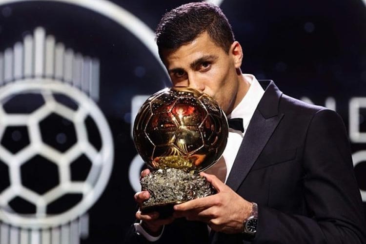 Moncer di Manchester City dan Spanyol, Rodri Rebut Ballon d'Or 2025