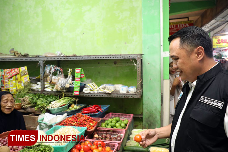 Pj Wali Kota Malang Sidak Pasar, Temukan Harga Tomat Naik Akibat Langka